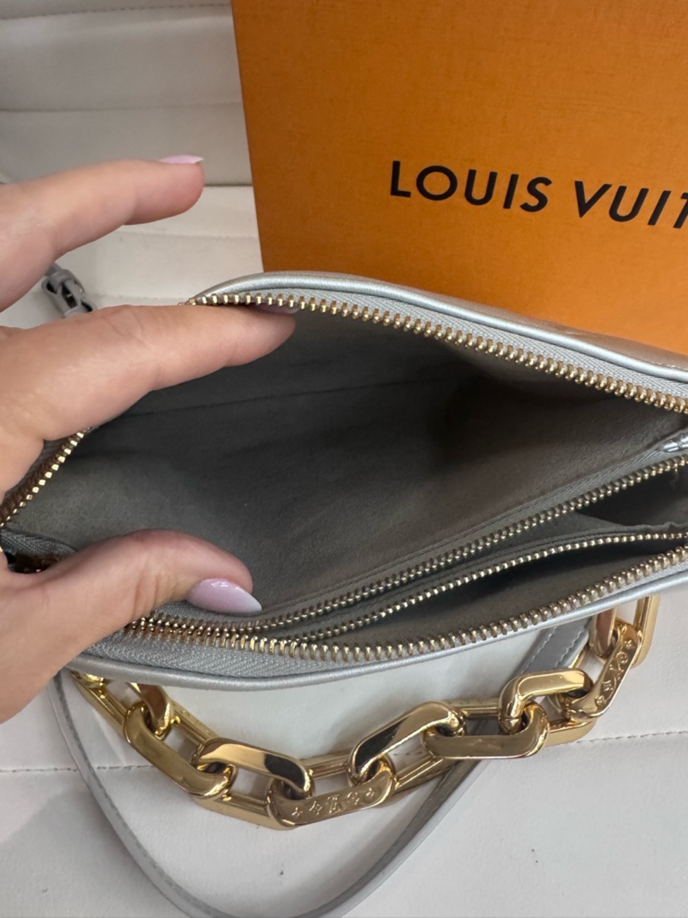 Louis Vuitton Limited edition Silver Coussin - Picture 5 of 8